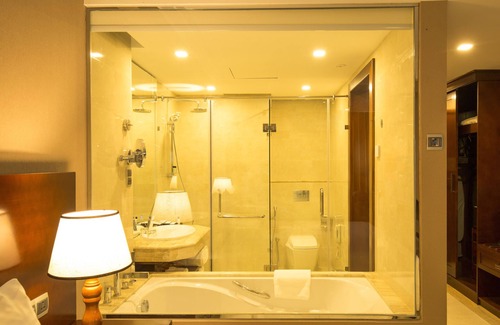 Bambalapitiya Hotel | Oceanview Serenity at Marino Beach Colombo - 5 Star Retreat