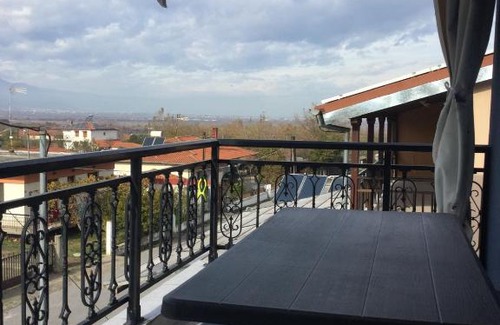 Vergina House | Pet-Friendly Retreat at Mario’s House with Breakfast Included