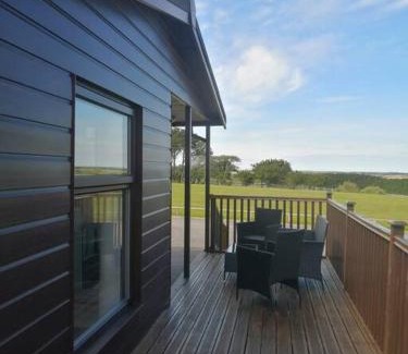 Padstow Ski Chalet | Child-Friendly Retreat at Marios Lodge - Guest Rated 10/10