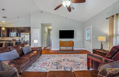 Berkeley Springs House | Guest Rated 10/10: Summerfield Cottage at Sleepy Creek
