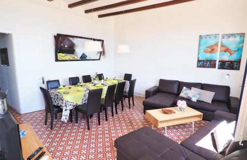 Masnou Apartment | Oceanfront Haven: Marisol Seaview & Beach Retreat