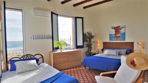 Masnou Apartment | Oceanfront Haven: Marisol Seaview & Beach Retreat