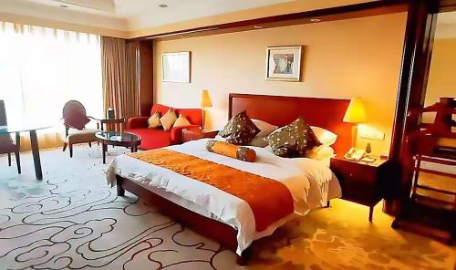 Taicang Hotel | Discover Maritim Hotel Taicang Garden with Pool & Hot Tub