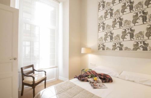 Old Town Apartment | Family-Friendly Retreat at Maritxu's Home - 4-Star Stay