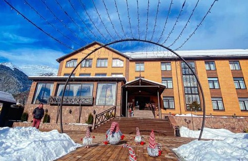 Arkhyz Hotel | Experience Mariv Ski Архыз: Family-Friendly & Relaxing Getaway