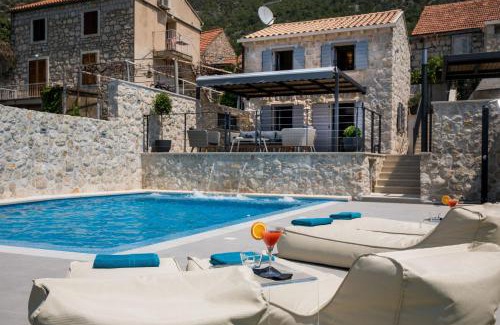 Brsecine Villa | Experience Mariva Exclusive: 4-Star Paradise with Pool