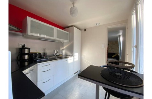 La Roche-sur-Yon House | Child-Friendly Retreat at Marjorie City Home - 8/10 Rating