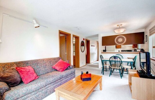 Warrior's Mark Condo | Cozy Mark 9 Condo with Full Kitchen in Breckenridge