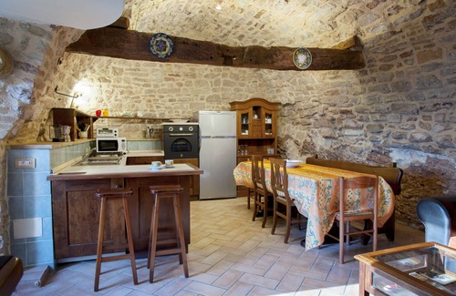 Spello Apartment | Hilltop Medieval Escape: Family-Friendly & Scenic Views