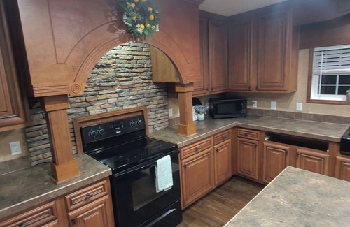 Pine Grove House | Mark House with lots of space for 16 guest in quiet country setting.