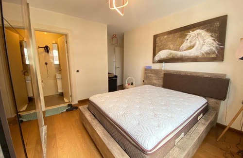Nilufer Apartment | Discover Marka Home: Family-Friendly Retreat with Pool