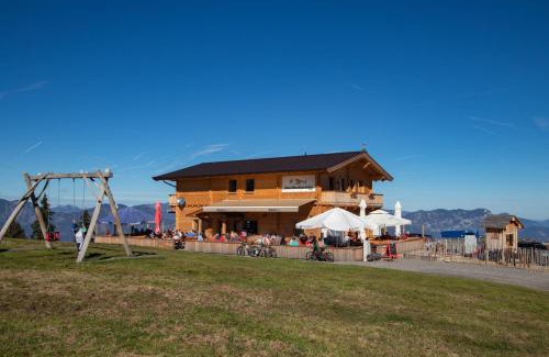 Hopfgarten im Brixental Apartment | Cozy Markbachjochhütte Wildschönau: Ski-In, Family Friendly
