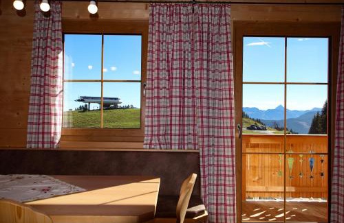 Hopfgarten im Brixental Apartment | Cozy Markbachjochhütte Wildschönau: Ski-In, Family Friendly