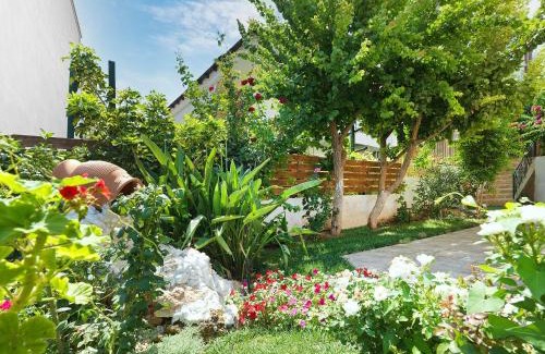 Spata-Artemida House | Discover Markella's House: 9.9/10 Rated with Breakfast!