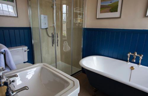 Belford Bed & Breakfast | Impeccable Market Cross Guest House with Breakfast Included