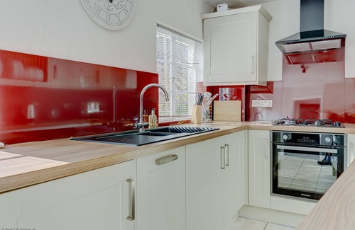 Woodstock House | Cozy Market Place Woodstock Cottage with Breakfast Included