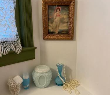 Nappanee Bed & Breakfast | Charming Market St Manor Bed and Breakfast Awaits You