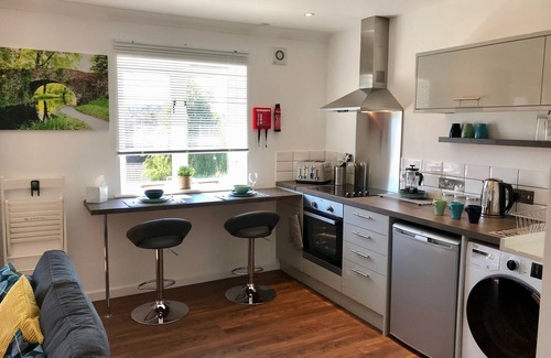Stroud Apartment | Cozy Market Town Apartment Near the Cotswolds - Ideal for Workers