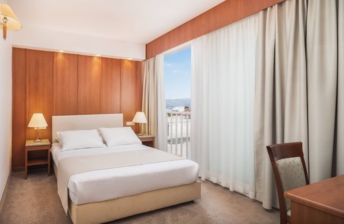 Cove Tri Zala (Zrnovo) Hotel | Experience Comfort at Marko Polo Hotel by Aminess
