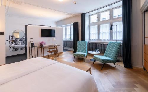 Niederdorf Hotel | Elegant Marktgasse Hotel: Pet-Friendly with Great Amenities