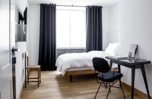 Niederdorf Hotel | Elegant Marktgasse Hotel: Pet-Friendly with Great Amenities