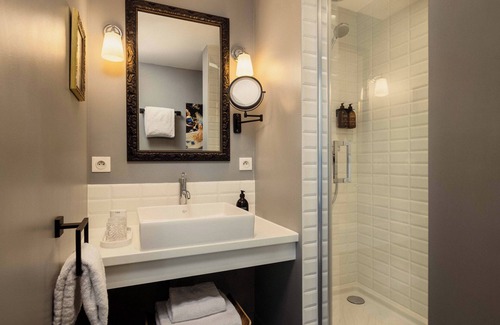Angers Hotel | Elegant Hôtel 21 Foch: Family-Friendly with Top Amenities