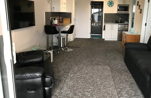 Stanmore Bay Apartment | Exceptional Marlee Apartment with Ocean View & Breakfast
