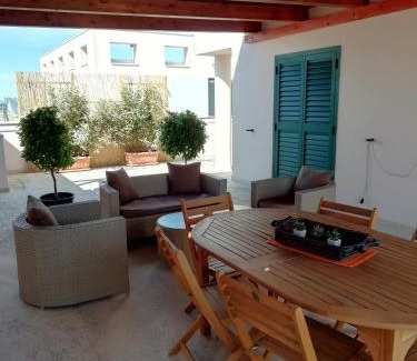 Bernalda House | Pet-Friendly Getaway at Marlen's House - Guest Rated 9.6