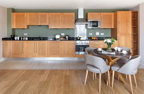 Stepney Green Apartment | Stylish Marlin Apartments in Limehouse - 4-Star Comfort