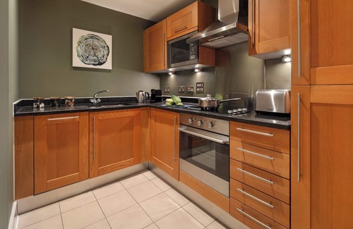 Stepney Green Apartment | Stylish Marlin Apartments in Limehouse - 4-Star Comfort