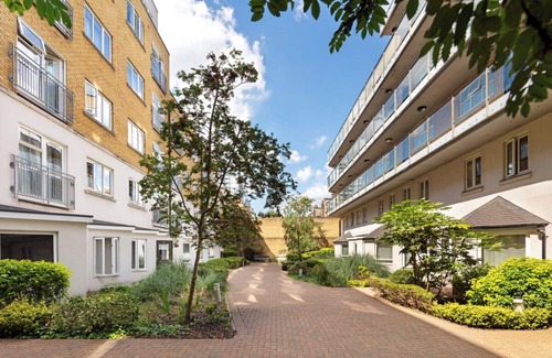 Stepney Green Apartment | Stylish Marlin Apartments in Limehouse - 4-Star Comfort