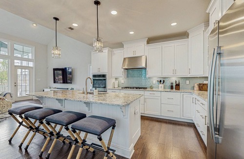 Cedar Neck House | Marlin Chase home with resort amenities, deck, grill, Free WIFI