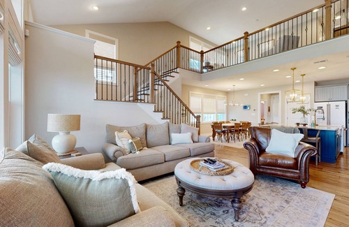 Cedar Neck House | Marlin Chase home with resort amenities, patio, grill, balcony & pool