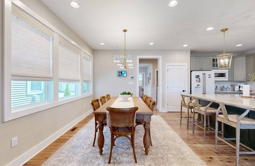 Cedar Neck House | Marlin Chase home with resort amenities, patio, grill, balcony & pool