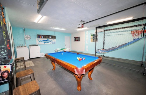 Hampton Homes House | Discover The Marlin on Merritt: Pool, Game Room & Pet Friendly