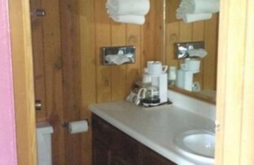 Marlinton Hotel | Comfortable Stay at Marlinton Motor Inn with Pool & Restaurant