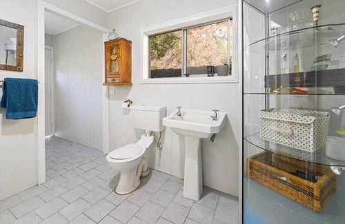 Marlow House | Marlow Lost Buoys Inn ** Boat Access ONLY **