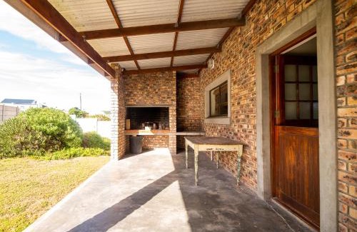 Struisbaai House | Family-Friendly Retreat at Marlyn 39: Your Perfect Getaway