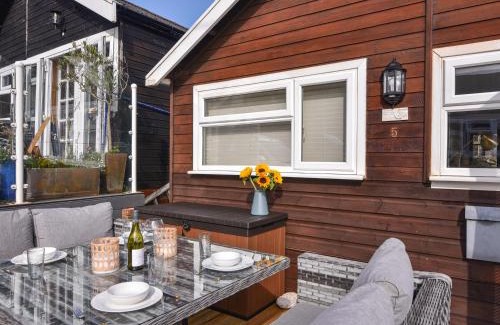 Lyme Regis House | Family-Friendly Stay at Marnie's Rest - 4-Star Comfort
