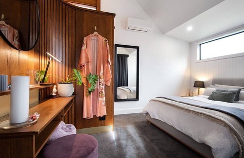 Shepherds Flat House | Marnies Loft - A chic and peaceful getaway!