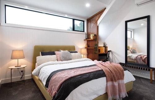 Shepherds Flat House | Marnies Loft - A chic and peaceful getaway!