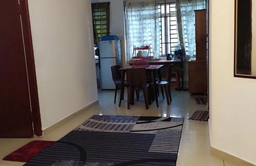 Kota Kinabalu Apartment | Top-Rated Maroon House UA Homestay with Pool in Kota Kinabalu