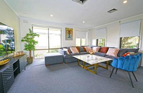 Ringwood House | Ideal Maroondah 3BR Home - Pet Friendly & Free Wi-Fi