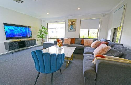 Ringwood House | Ideal Maroondah 3BR Home - Pet Friendly & Free Wi-Fi