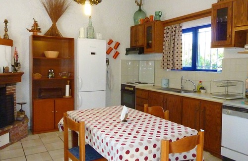 Varipetron Villa | Top-Rated Maros Spitaki with Private Pool & Child-Friendly Amenities