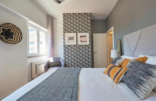 Sao Jorge de Arroios Apartment | Elegant Marquês Pombal Apartment with Family-Friendly Amenities