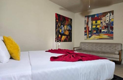 Uptown Apartment | Inviting Galleria Condo with Pool View and Family Amenities