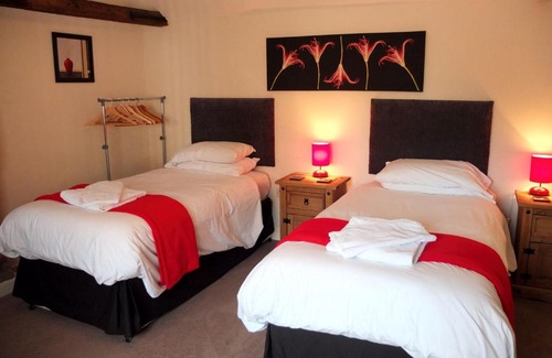 Sleaford Hotel | Family-Friendly Getaway at Marquis of Granby with Pool
