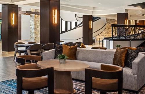 Normal Hotel | Relax at Marriott Bloomington Normal Hotel & Conference Center