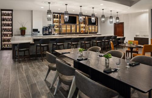 Normal Hotel | Relax at Marriott Bloomington Normal Hotel & Conference Center